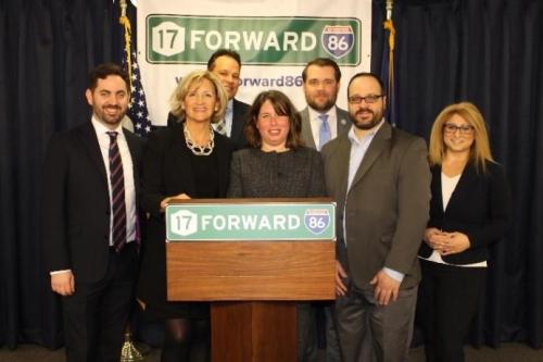 17F-Albany-presser